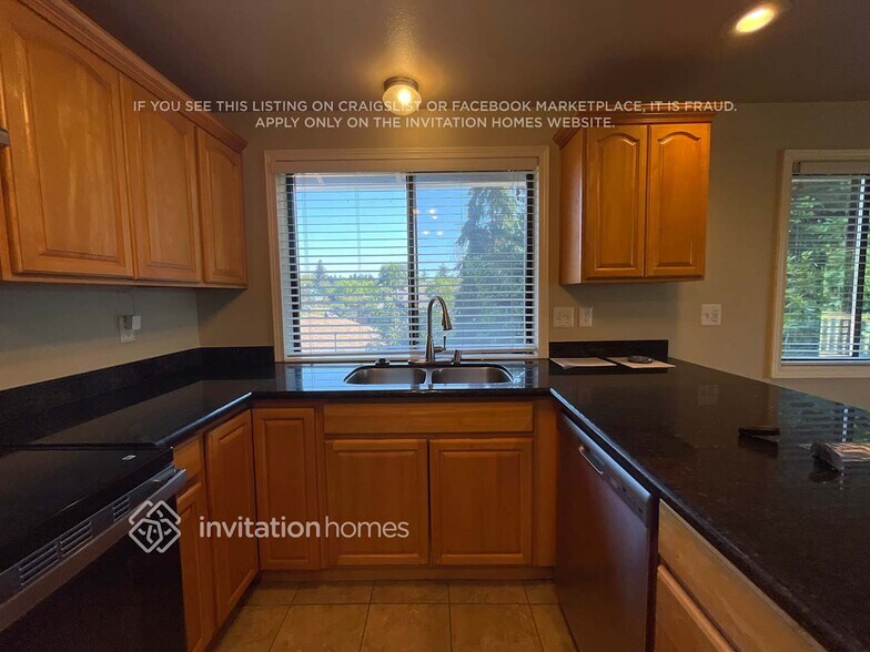 Building Photo - 926 S Magnolia Ln