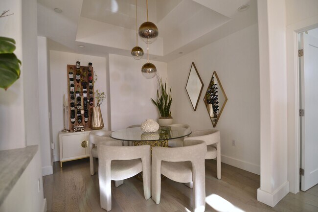 Building Photo - 5703 Laurel Canyon Blvd