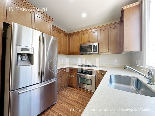 Building Photo - 488 Trident Maple Terrace