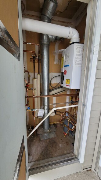 Building Photo - 2 New Haven Dr