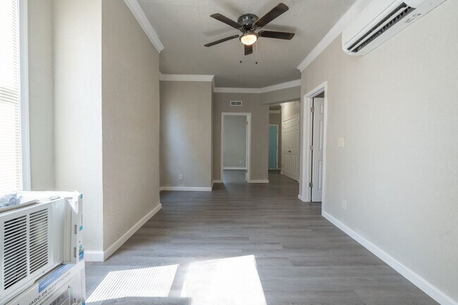 Building Photo - MOVE IN READY 2 Bedroom in the Heart of Oceanview!