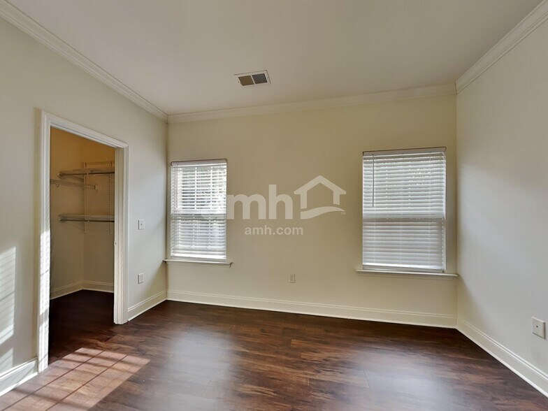 Building Photo - 439 W Rustling Leaves Ln