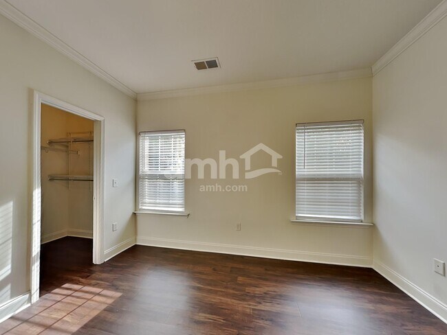 Building Photo - 439 W Rustling Leaves Ln