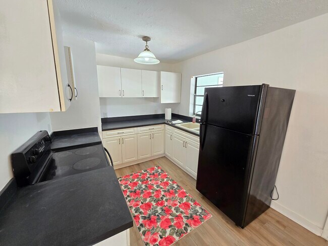 Building Photo - 1955 10th Pl