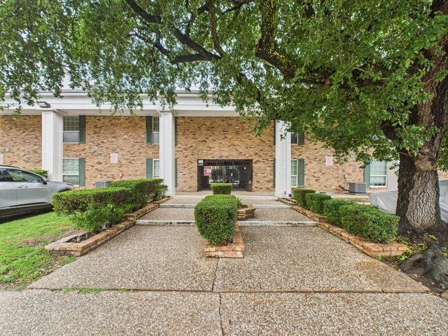 Building Photo - 5333 Richmond Ave.