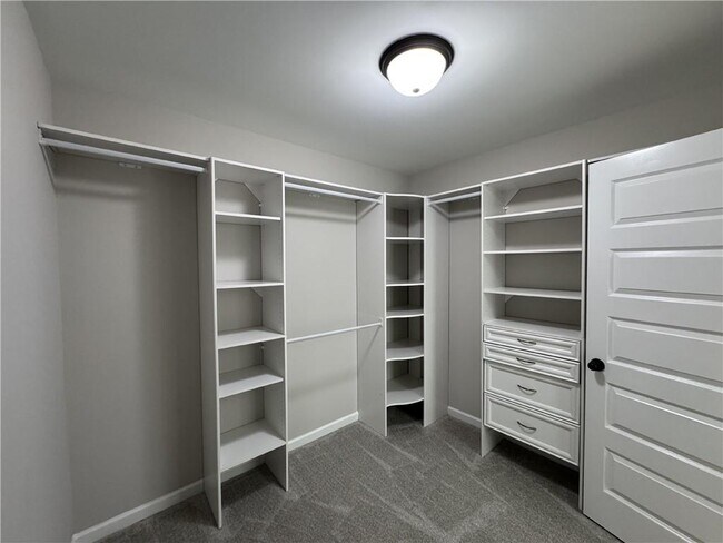 Building Photo - 6135 Stillwood Ln