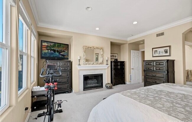 Building Photo - 9 Marisol