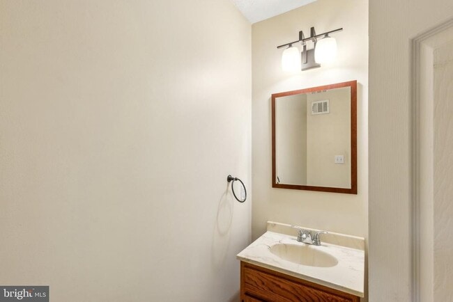 Building Photo - 5492 Prince William Ct
