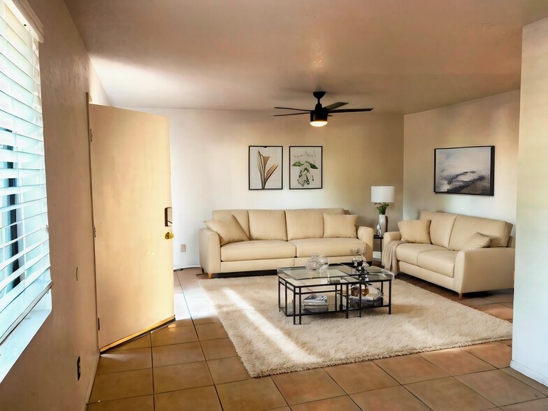 Building Photo - 2446 S High View Cir