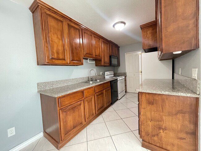 Building Photo - Spacious 2 Bed/ 1 Bath For Rent in Otay Mesa West Avail NOW!