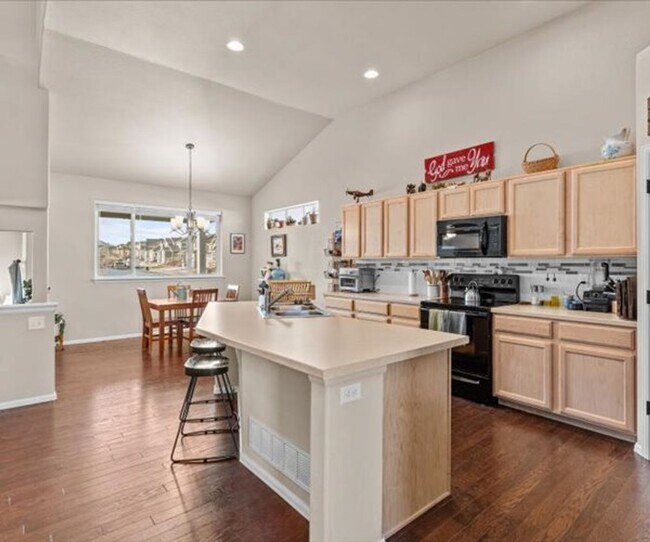 Building Photo - Modern 4-Bedroom Home in Desirable Promontory Neighborhood - Pet Friendly