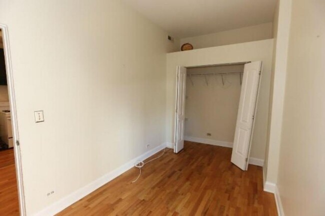 Building Photo - 3 bedroom in Chicago IL 60642