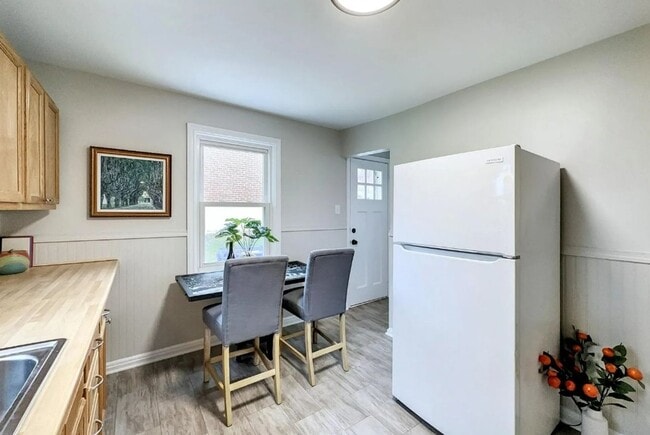 Building Photo - Available Now! Newly Renovated 3 Bedroom, ...