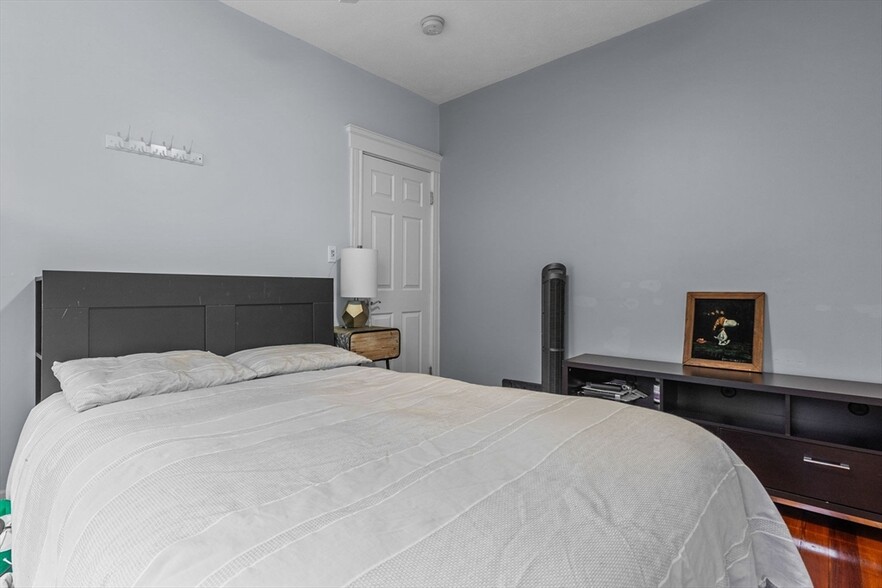 Building Photo - 102 Grant St