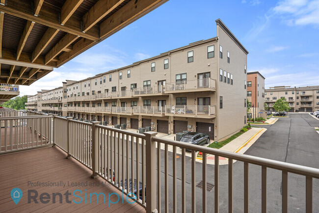 Building Photo - 44798 Tiverton Sq