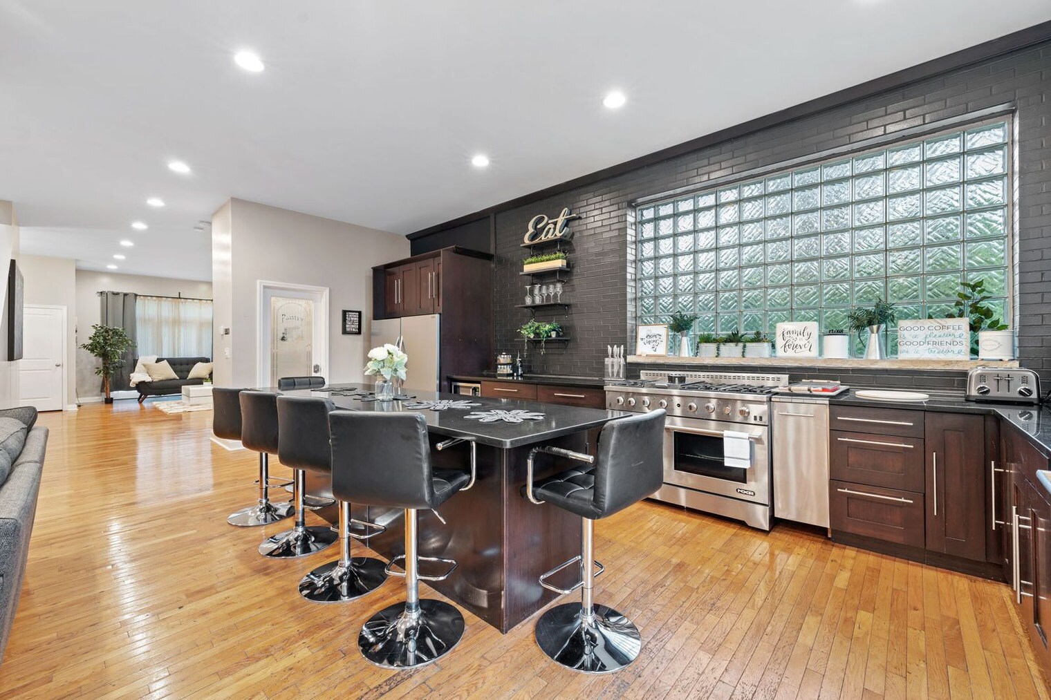 Building Photo - 2630 S Throop St