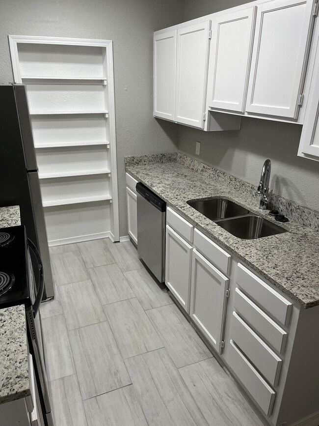 Building Photo - 10802 E 14th Ct