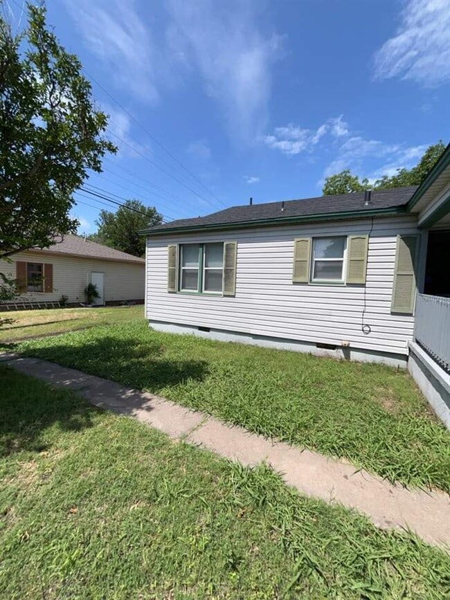 Building Photo - 2206 NW 19th St