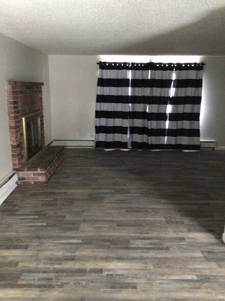 Building Photo - 1320 Summers Ln