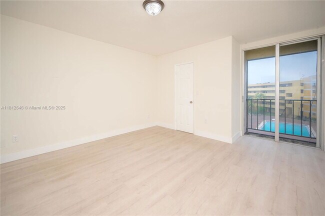 Building Photo - 9210 Fontainebleau Blvd