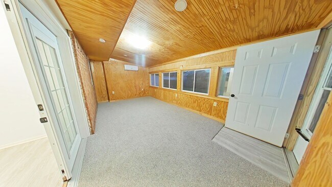 Building Photo - 4623 SE Mieling Dr