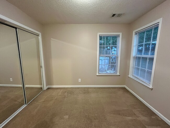 Building Photo - 107 Vanessa Dr