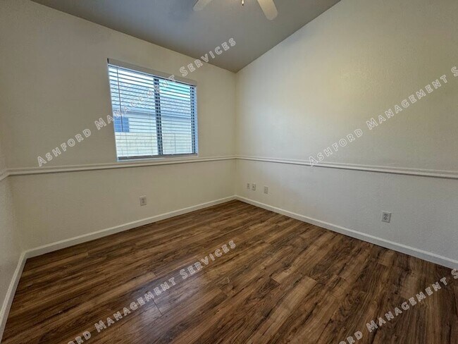 Building Photo - BEAUTIFUL 3 BEDROOM 2 BATHROOM HOME IN GOODYEAR