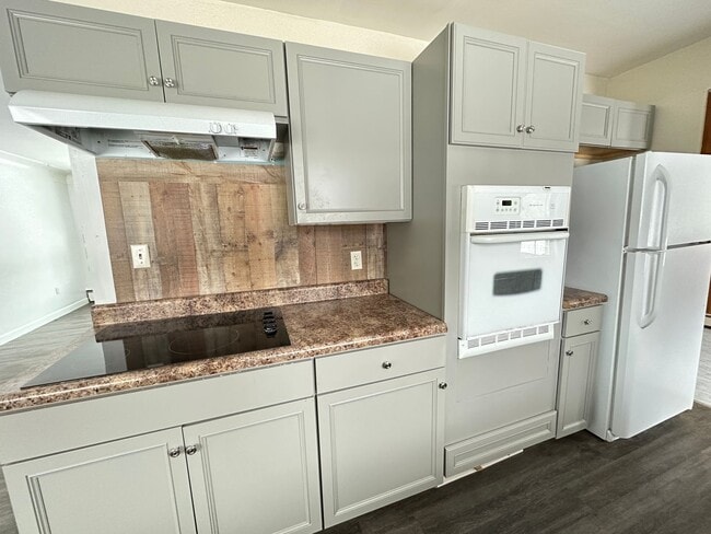 Building Photo - 3 Bedroom Home with Large Yard – Western Schools