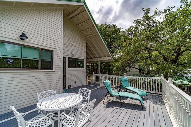 Primary Photo - 509 E Live Oak St