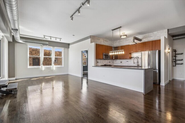Building Photo - 1225 W Morse Ave
