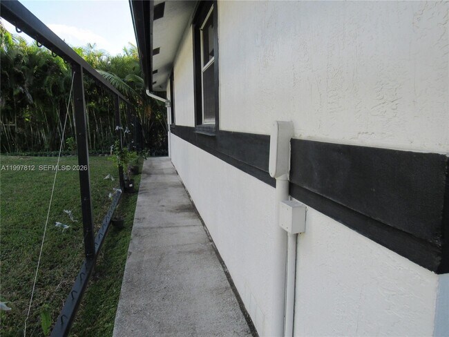 Building Photo - 15900 SW 54th Pl