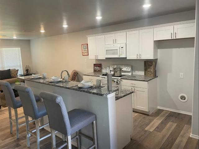 Building Photo - 8424 10th Pl