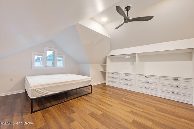 Building Photo - 1820 Sherwood Ave