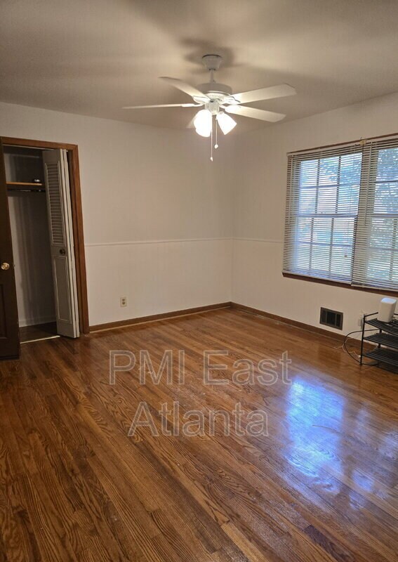Building Photo - 3622 Kings Park Way