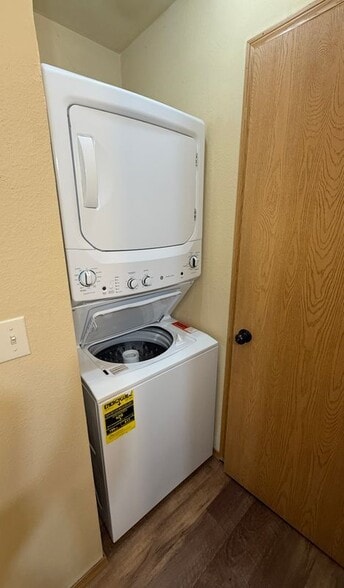 Building Photo - 594 Shadowrock Dr