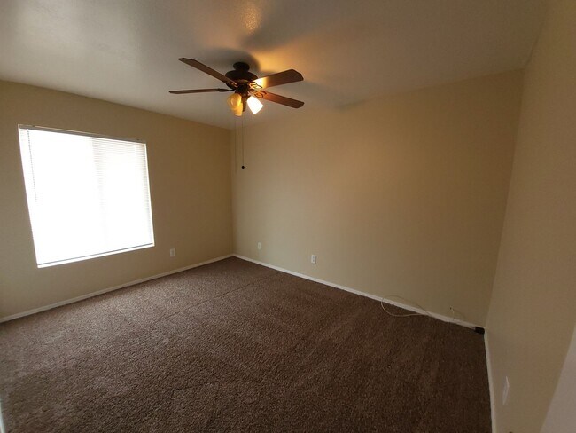 Building Photo - EXCELLENT HOME WITH MOUNTAIN VIEWS!