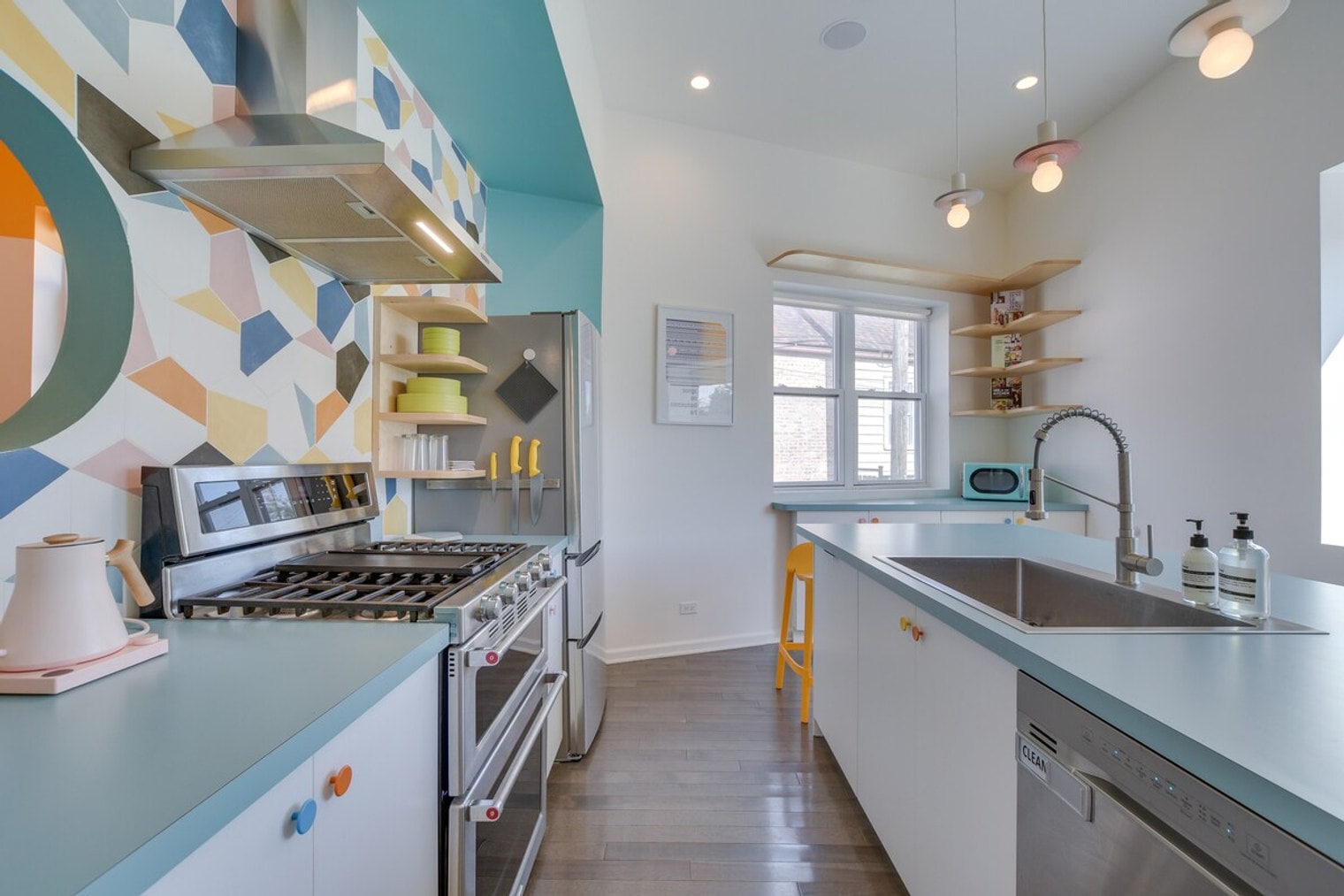 Building Photo - 3247 S Oakley Ave