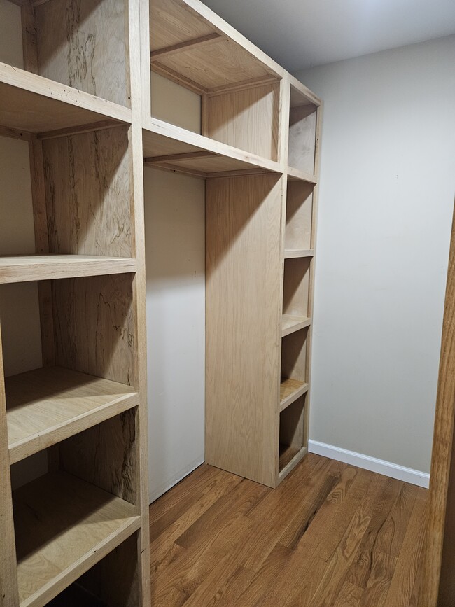 Main House Walking Closet - 5311 Adrian Rd