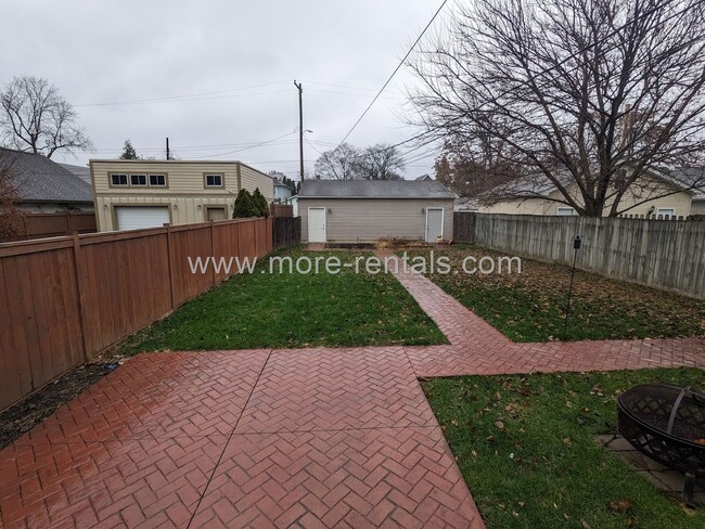 Building Photo - 404-406-406 E Deshler Ave