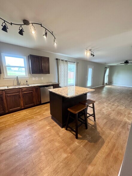Building Photo - 4017 Cadence Dr