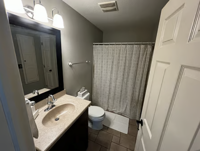 Primary Bathroom - 4900 Pleasant St