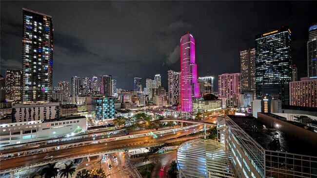 Building Photo - 350 S Miami Ave