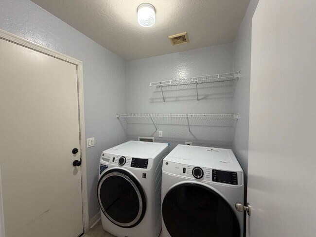 Building Photo - 3907 E Pinto Valley Rd