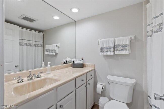 Building Photo - 12945 Vanderbilt Dr