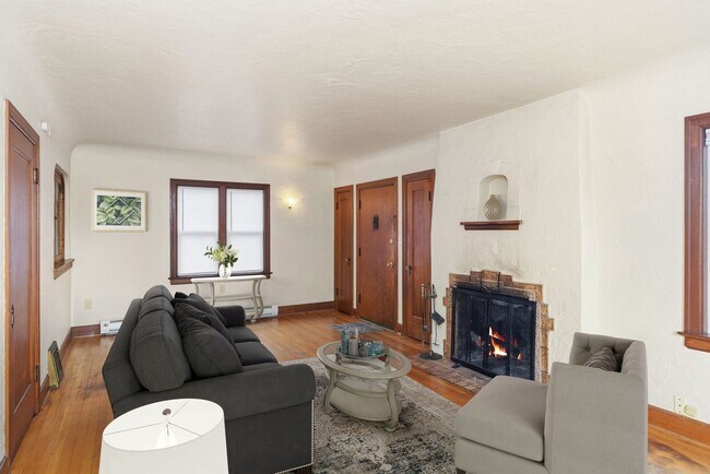 Building Photo - Baran (2018 11th St.)