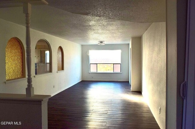 Building Photo - 4613 Sun Valley Dr