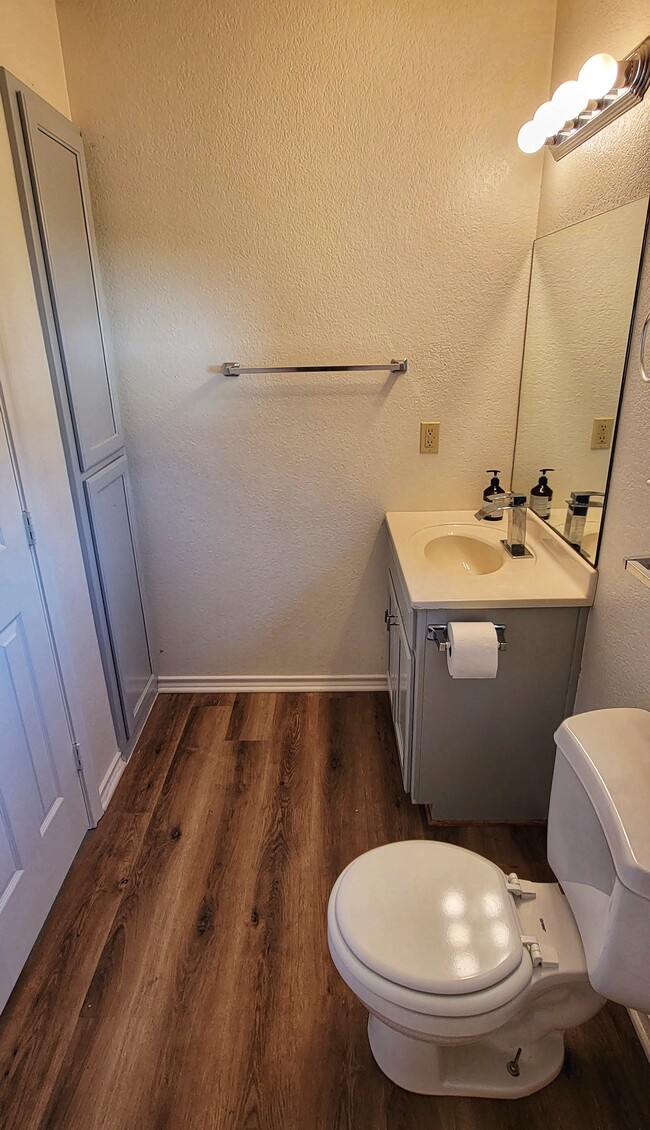 Master Bathroom - 1600 Moss St