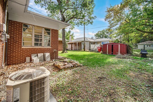 Building Photo - Charming Custom Home in Miller Beach!