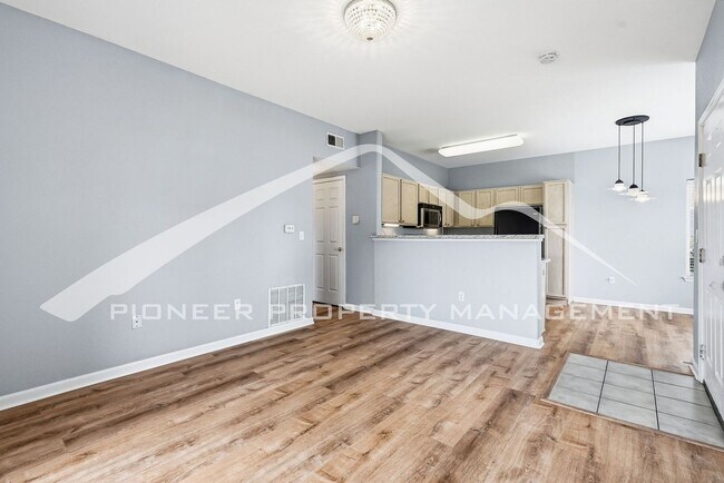 Building Photo - Spacious Condo with Washer/Dryer and Central AC