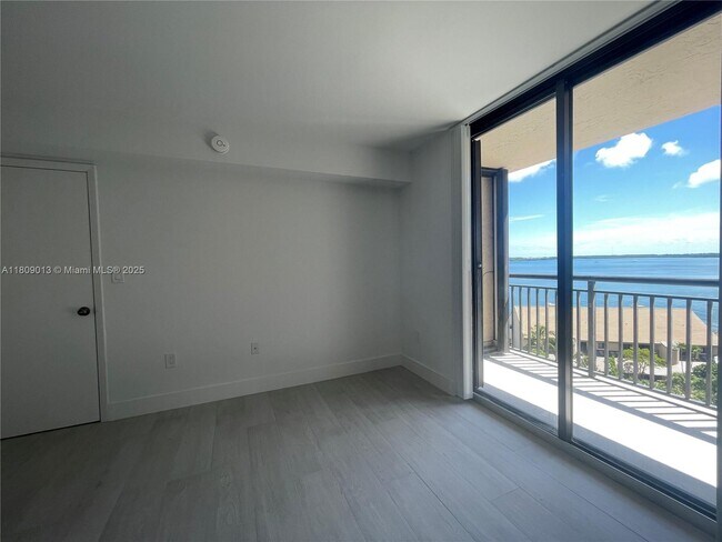 Building Photo - 540 Brickell Key Dr
